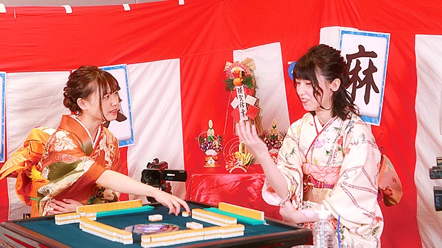 脱衣麻雀最強戦！2晴れ着美女がカンチャンずっぽし！オマ●コずっぽし！？ 完全版