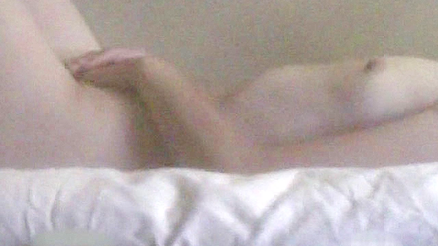 ［個人投稿］さみしい熟女の私生活を特殊な方法で隠し撮り！長時間の映像より自慰行為が撮れた女のみを厳選！もちろん無断で発売！！