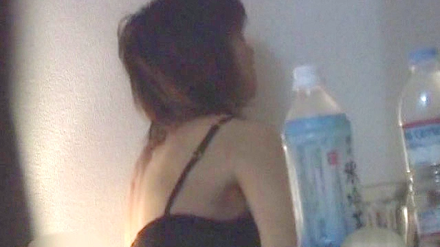 ［個人投稿］さみしい熟女の私生活を特殊な方法で隠し撮り！長時間の映像より自慰行為が撮れた女のみを厳選！もちろん無断で発売！！