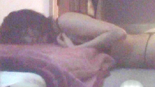 ［個人投稿］さみしい熟女の私生活を特殊な方法で隠し撮り！長時間の映像より自慰行為が撮れた女のみを厳選！もちろん無断で発売！！