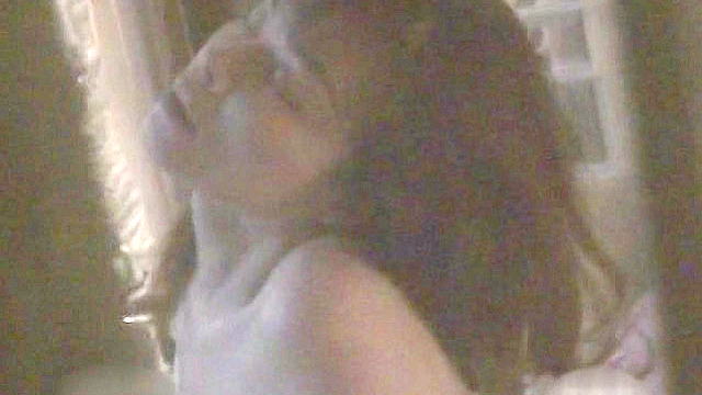 ［個人投稿］さみしい熟女の私生活を特殊な方法で隠し撮り！長時間の映像より自慰行為が撮れた女のみを厳選！もちろん無断で発売！！