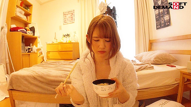 男の人全員にエロい目で見られたい！こう見えて性欲旺盛！超カワイイ原宿系ハーフの19才AV Debut 宮澤エレン