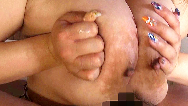 挟んでから挟射までノーカット 2分で男をイカせる素人Kカップ 膝上パイズリ編