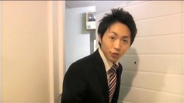 性玩具として弄ばれた成績不振の営業リーマン