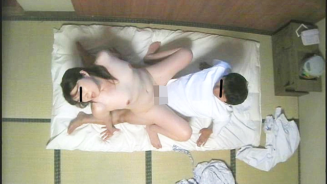 凄腕マッサージ師のチ○ポで喉奥＆膣奥刺激12人240分12