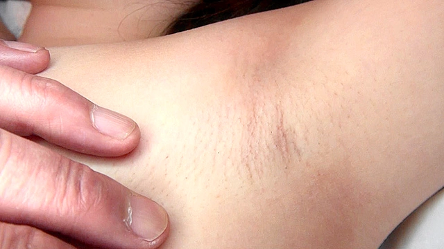 恥ずかしがる素人娘たちのワキ視姦＆責め！！2
