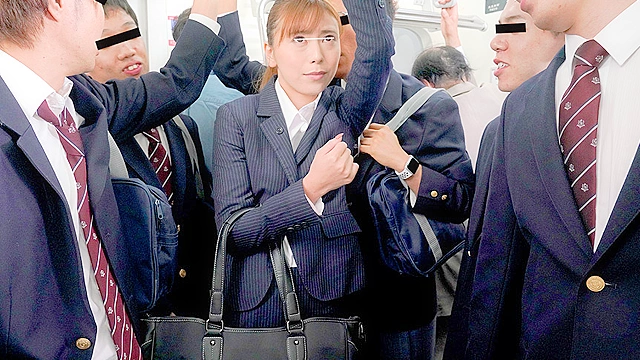 満員電車で男子学生集団の3分間イカせゲームに巻き込まれ立てなくなるほど連続アクメさせられた女