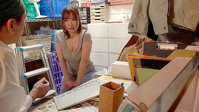 万引き スーパーの人妻たち ●嫌がりながらイっちゃう無毛妻 ●押しに弱すぎるムッチリ妻 ●罪の意識がないGカップドM妻