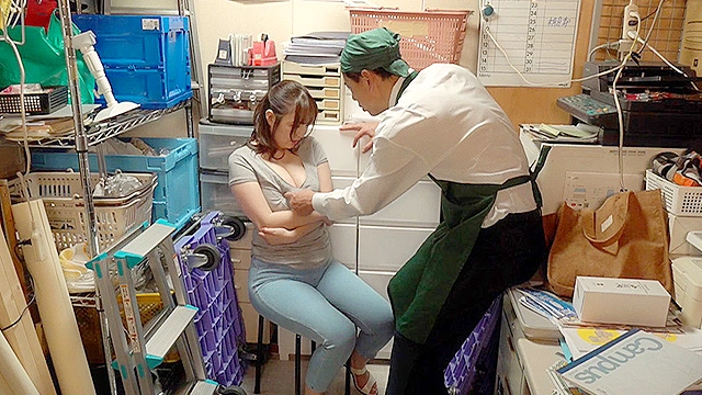 万引き スーパーの人妻たち ●嫌がりながらイっちゃう無毛妻 ●押しに弱すぎるムッチリ妻 ●罪の意識がないGカップドM妻