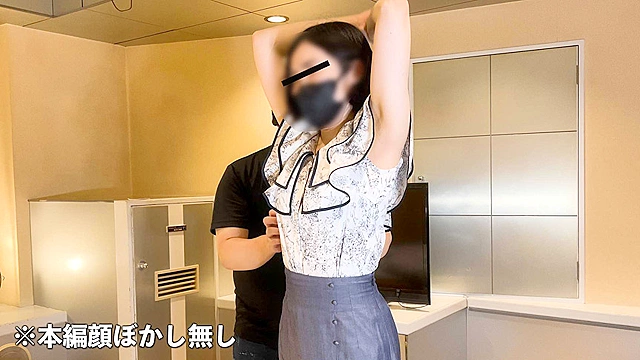 絶対に逃げちゃダメなスタンディングくすぐり りこ 26歳