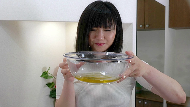 トイレに間に合わずに、そのままオモラシ…してしまいました。。。見ます？ 宝来せな