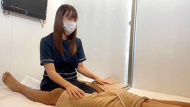 出張ローション手コキ隠し撮り・パイ揉み＆Dキスオプション【坂井（23歳）3回目】