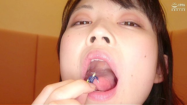 19歳新人アイドル 小泉ふうチャンのマニアックな舌ベロ・歯・口内のどちんこ観察