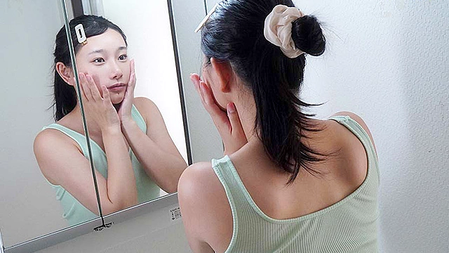 終電逃して後輩女子の家に泊まったら…ノーブラ部屋着での無自覚挑発に耐え切れず朝までヤりまくった 三葉ちはる