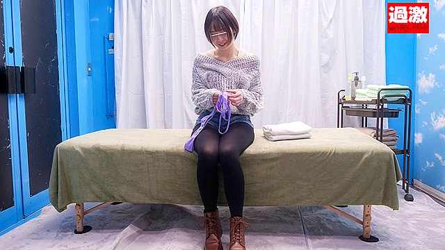潮吹きマジックミラー号 ド素人女子大生が過激ビキニで初めての潮吹き連続イキ！オイルマッサージで勝手に指を入れられ感じた押しに弱いオマ◎コはハメ潮も吹いちゃう？