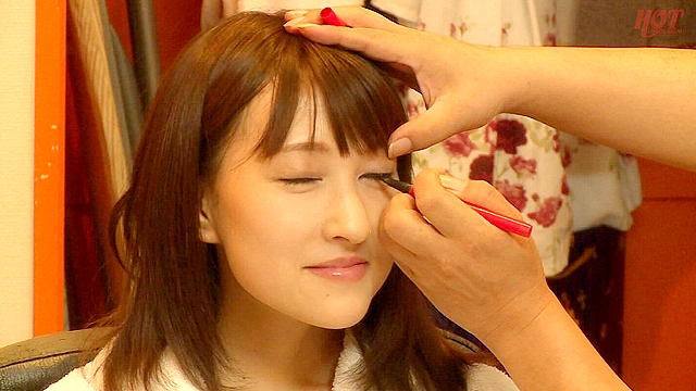 女子大生ナンパ 地味でおとなしい素朴女子を変身させてシンデレラSEX12人4時間