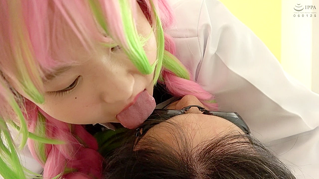 鬼●の刃 甘●寺蜜璃（水沢つぐみ）チャンの極エロの顔舐め＆鼻フェラ＆手コキ！！！