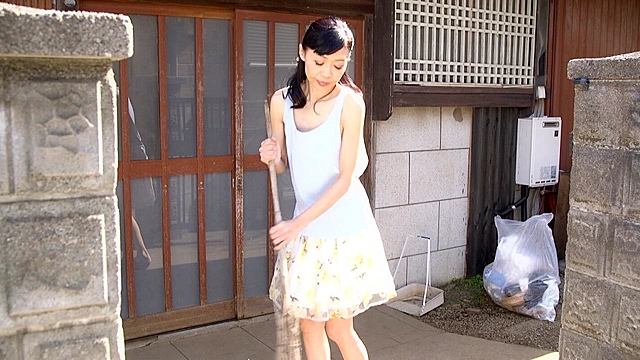 ひとみ（56歳）貧乳母