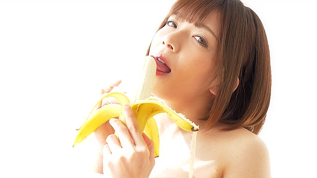【舌ベロ】大人気女優 麻里梨夏チャンの極上舌ベロでバナナ舐め！