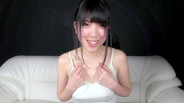 キュートなれいなちゃんの乳首オナニー