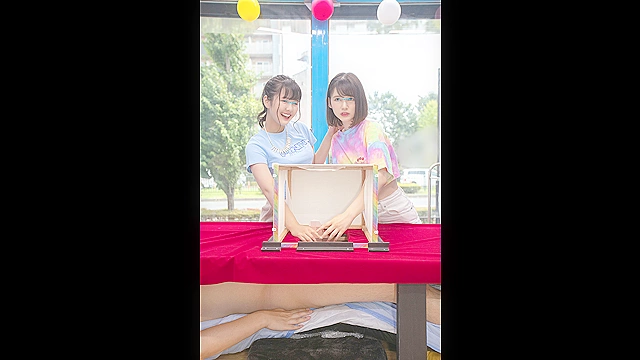 マジックミラー号ハードボイルド箱の中身は何だろな？肌の露出多めな○○年夏ガールが3回当てたら賞金10万円！のクイズにチャレンジ！！こっそり勃起したデカチンを握らされて恥じらいつつも大興奮！手コキついでにセックスまでしてしまうのか？