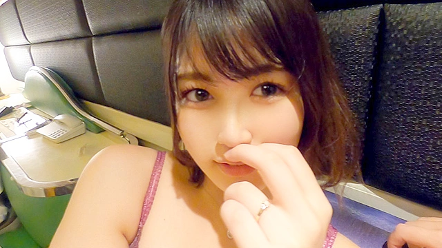 【○撮】セックスレスに悩む若妻を○撮。欲求不満を解消すべくマッチングアプリで知り合った男と不倫関係になり、旦那にはない肉棒の硬さに興奮して中出しもOKしちゃう淫乱っぷりも発揮【流出××】