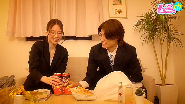 ニンゲン観察 押しに弱そうな地味メガネ同期は、チ○ポで豹変する超淫乱女子。