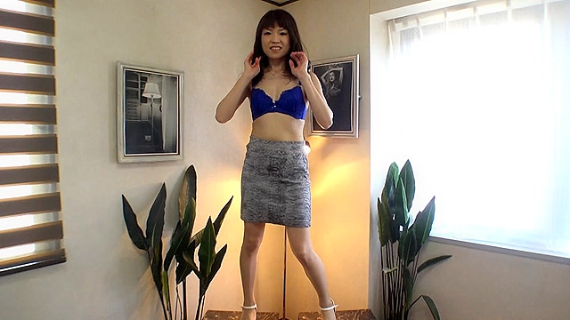 素人娘 初めての全裸鑑賞・全裸ヌードダンス・全裸オナニー 恥ずかしいけど踊ってみた♪オナってみた！！