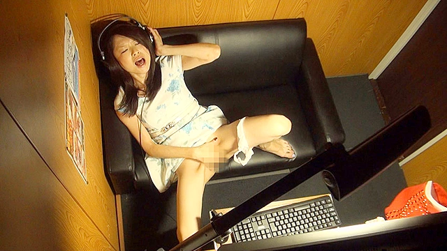 マンガ喫茶○撮 絶頂112回！イキ過ぎ女40人！ 厳選オナニー10時間