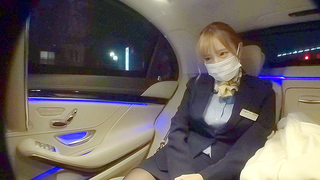 現役美人妻CAさりな27歳・容姿鉄板・巨乳・パイパン生中出し