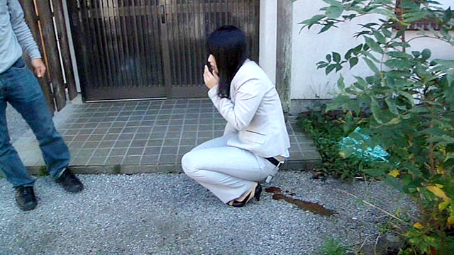 浣腸我慢レポーター 野外おもらし羞恥