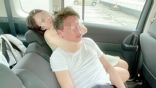 大傑作！！【車内フェチプレイ大全】異常すぎるシーン満載！M男の顔はあいちゃんの唾液まみれ。恐ろしい鼻フェラと唾液攻め。そんなベタベタな顔に凄まじい絞め落とし。そして最後は車内で男の潮吹き！