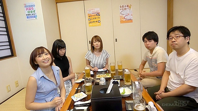 SOD的神対応オフ会！密着度280％！ハグ、キスはもちろん、お触り、ハーレムフェラまで！？超豪華人気女優3名とほろ酔い破廉恥王様ゲーム！（※素人男性5名出演）