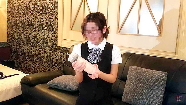 下品ながに股ポーズでうんちとおならをする素人女3 たまき23歳