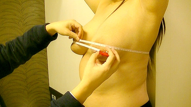 ぽっちゃり巨乳 おっぱいくすぐり身体検査