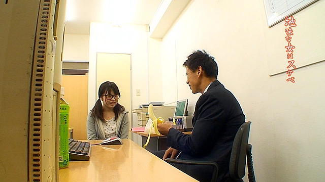 地味で大人しそうに見えて実は物凄くスケベな女の子～同僚の事務員・OLをハメたい