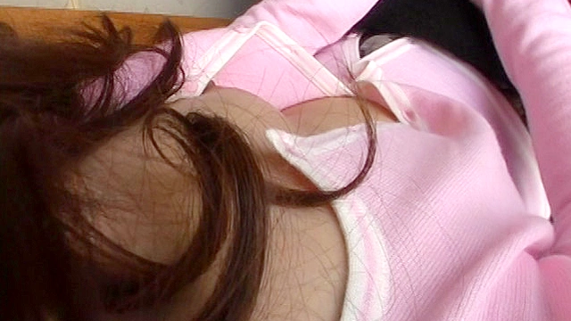 日常的熟女胸チラ○撮1