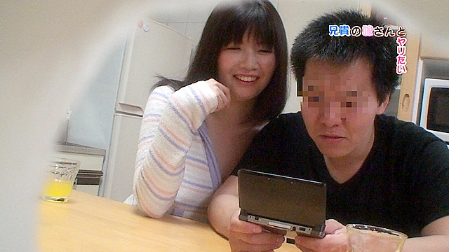 兄貴の嫁さんとヤリたい4 ～やたらエロい体つきで我慢できない！