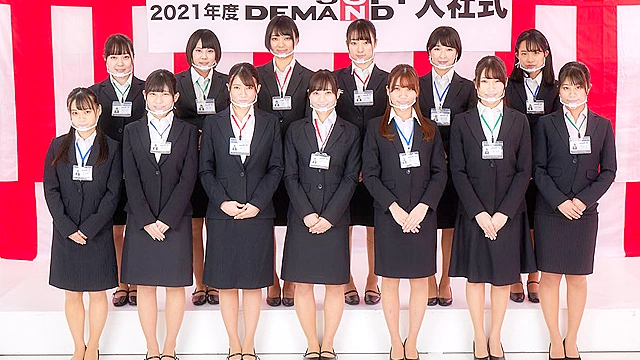 SOD女子社員 全裸入社式 新入社員12名全員の初撮りSEXも収録！ コロナに負けず大集合！赤面特大羞恥 初めて尽くしの2枚組ウルトラ7時間SP