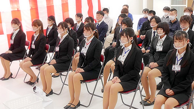 SOD女子社員 全裸入社式 新入社員12名全員の初撮りSEXも収録！ コロナに負けず大集合！赤面特大羞恥 初めて尽くしの2枚組ウルトラ7時間SP