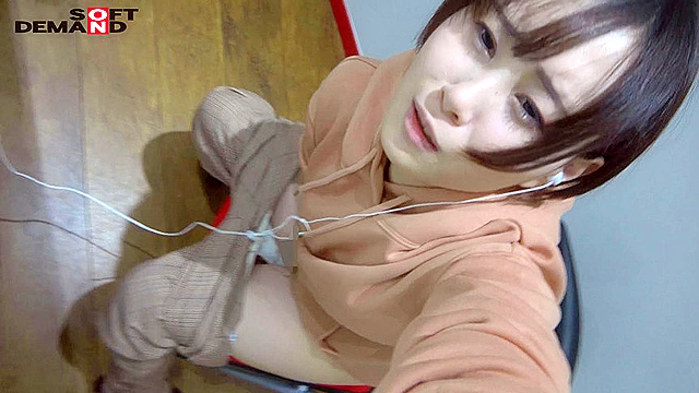 処女デビューのウブな女子社員が、SEXで最高に気持ちよくなるために30日間オナニーしまくった記録映像（SEXも3回してるよ） 浅井心晴（21）