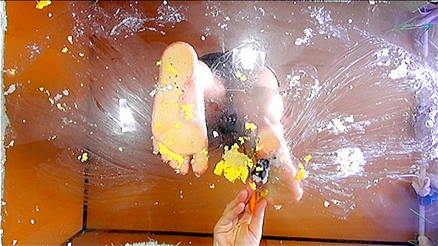 美希様がナマ足やハイヒールで踏んだ寿司を「完食ドレイ」に食べさせる！