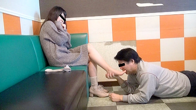 働く女性専用足裏口中洗浄機（1） 大学生の足は過去最高の舌触り