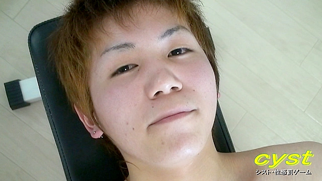 敏感色白少年が電マで射精