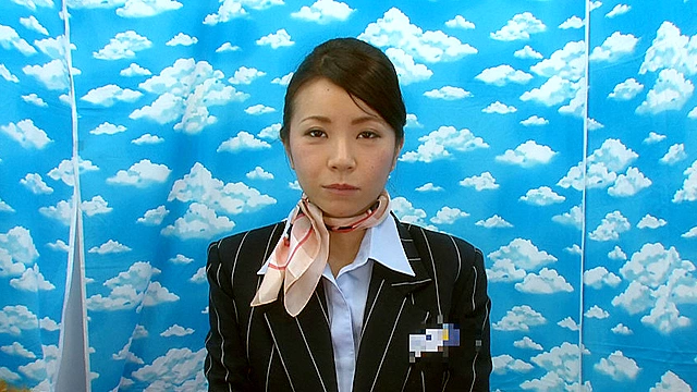 空港に降り立ったばかりのCAのお姉さん！オナニーのお手伝いしてくれませんか！？