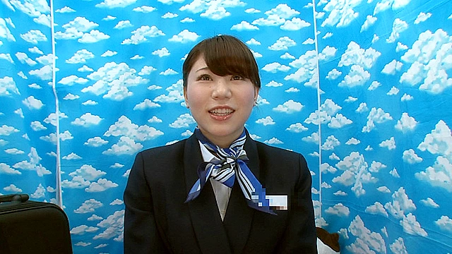 空港に降り立ったばかりのCAのお姉さん！オナニーのお手伝いしてくれませんか！？