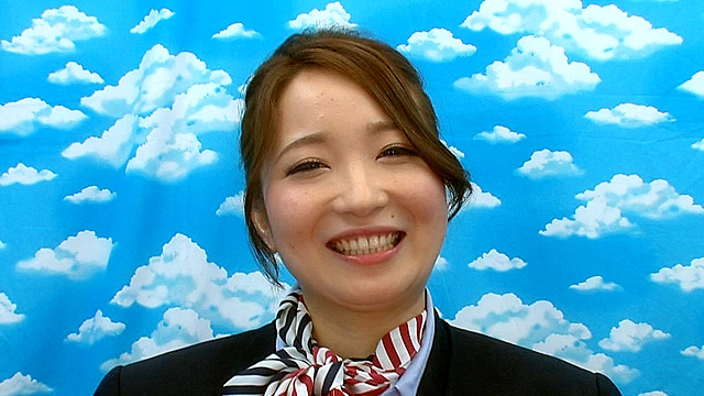 空港に降り立ったばかりのCAのお姉さん！オナニーのお手伝いしてくれませんか！？