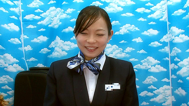 空港に降り立ったばかりのCAのお姉さん！オナニーのお手伝いしてくれませんか！？