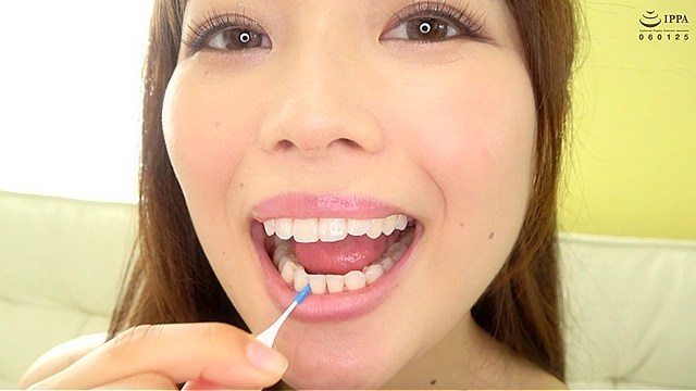 大人気女優 宮沢ちはるチャンの超激レア歯・口内フェチ作品！