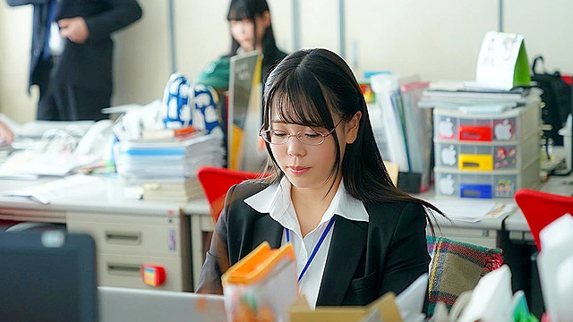 SOD女子社員 アシスタントプロデューサー 入社2年目 荻野ちひろ（24） AV出演！！